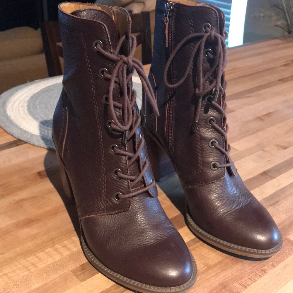 Ankle brown boots